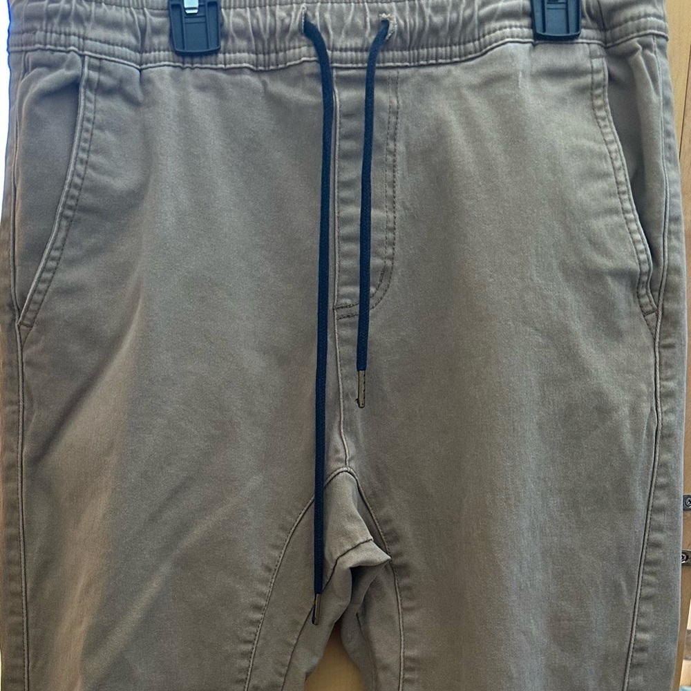 Charles and a half khaki jogger sz L